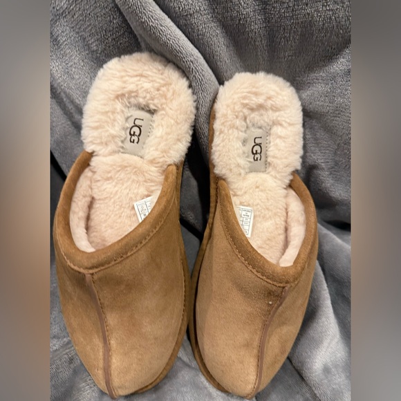 UGG Plush Slippers, Chestnut, SZ 10, Brand New, So Unbelievably Comfy and Warm! - Picture 2 of 4